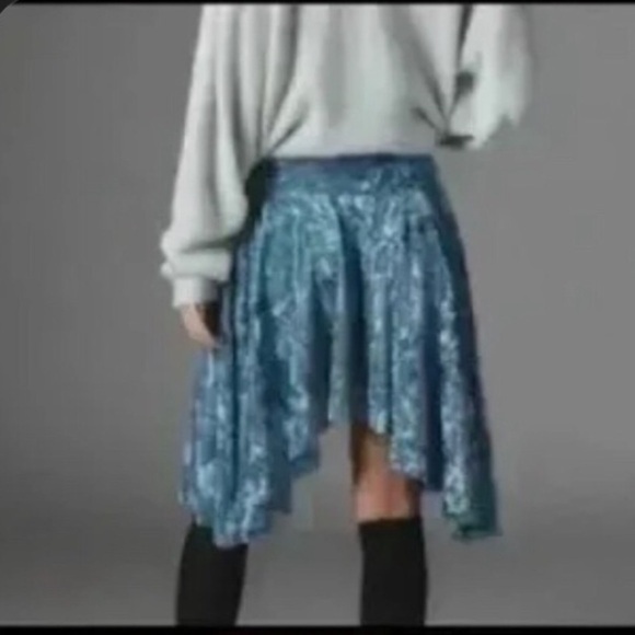 Silence + Noise UO Willa blue teal Crushed Velvet asymmetrical skirt size M new - Picture 3 of 6